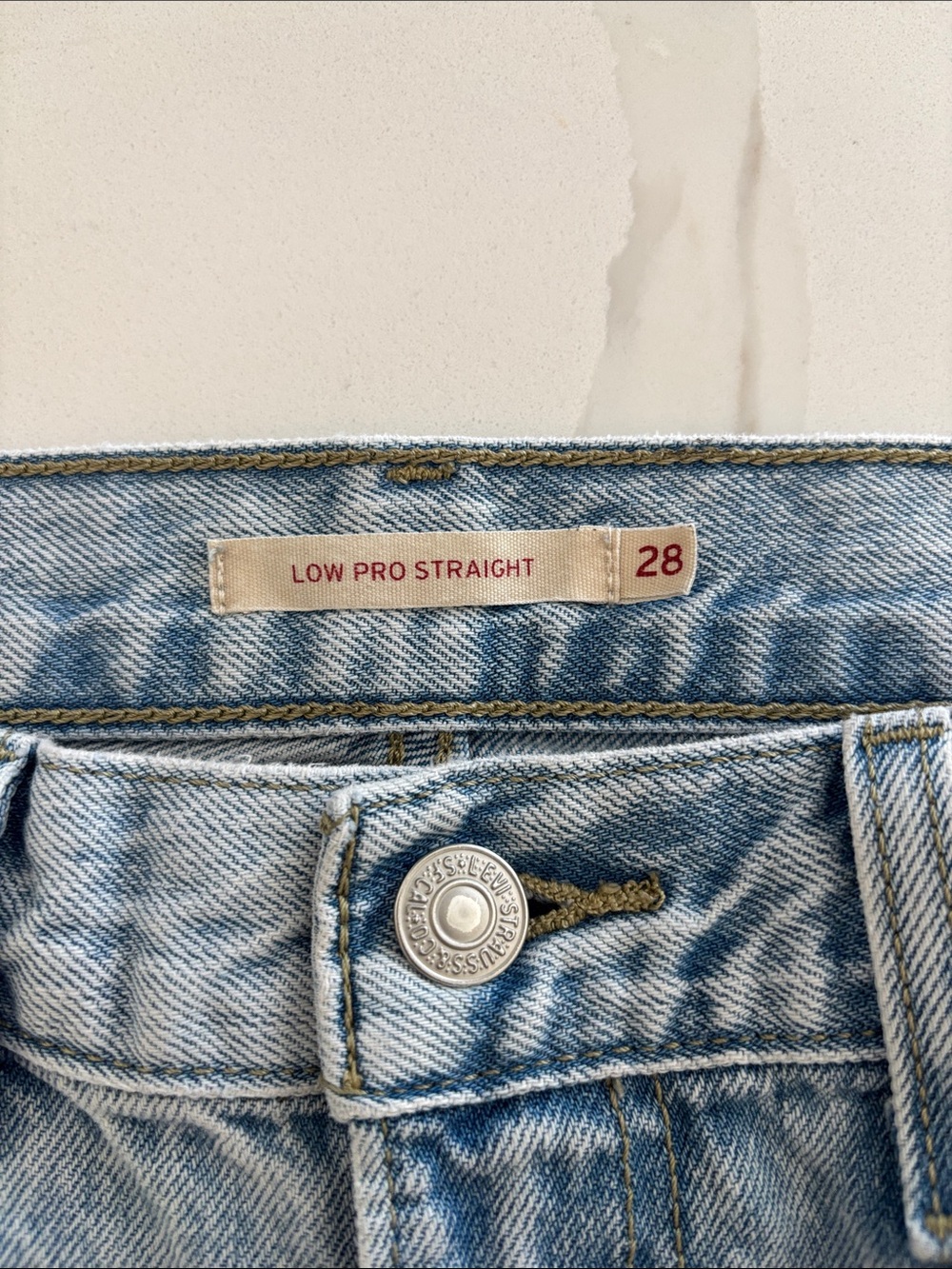 Levi’s Light Wash Low Pro Straight Charlie Jeans Size 28 - Picture 5 of 6